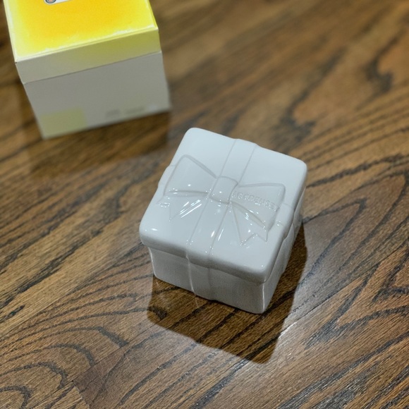 New Le Creuset White Gift Box Ramekin - Picture 2 of 9